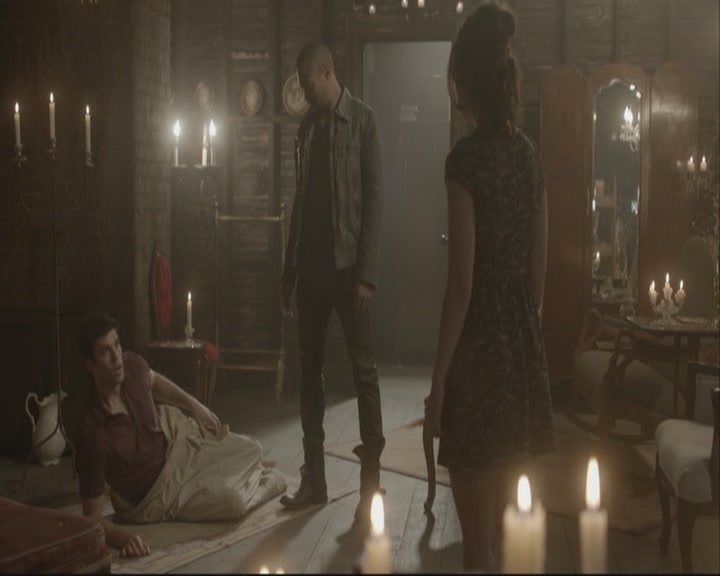 VampireDiariesWorld-dot-org_TheOriginals1x07Bloodletting-deletedscenes0033.jpg
