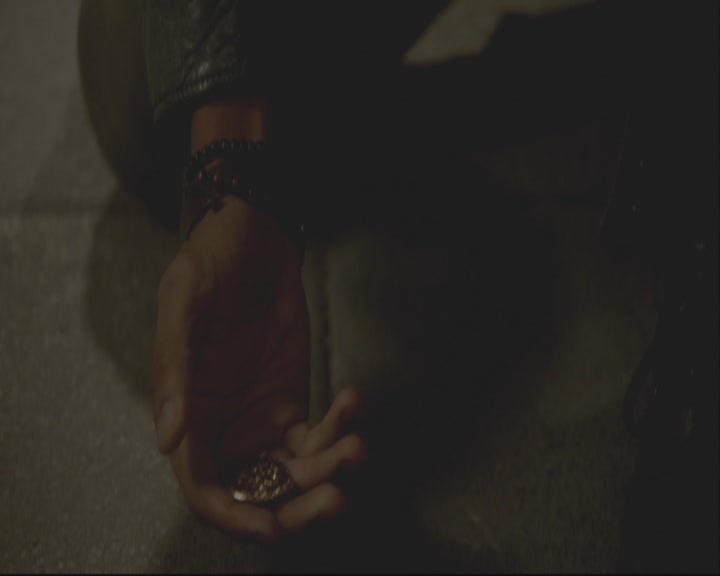 VampireDiariesWorld-dot-org_TheOriginals1x08TheRiverInReverse-deletedscene0376.jpg