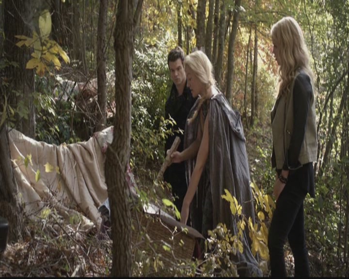 VampireDiariesWorld-dot-org_TheOriginals1x09ReigningPainInNewOrleans0944.jpg