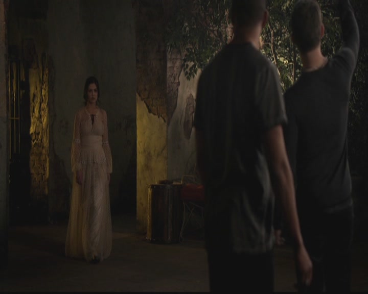 VampireDiariesWorld-dot-org_TheOriginals1x10TheCasketGirls3635.jpg