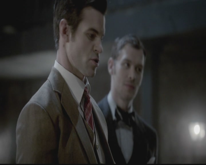 VampireDiariesWorld-dot-org_TheOriginals1x12DanceBackFromTheGrave0210.jpg
