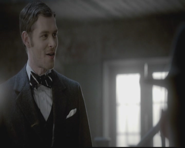 VampireDiariesWorld-dot-org_TheOriginals1x12DanceBackFromTheGrave0219.jpg