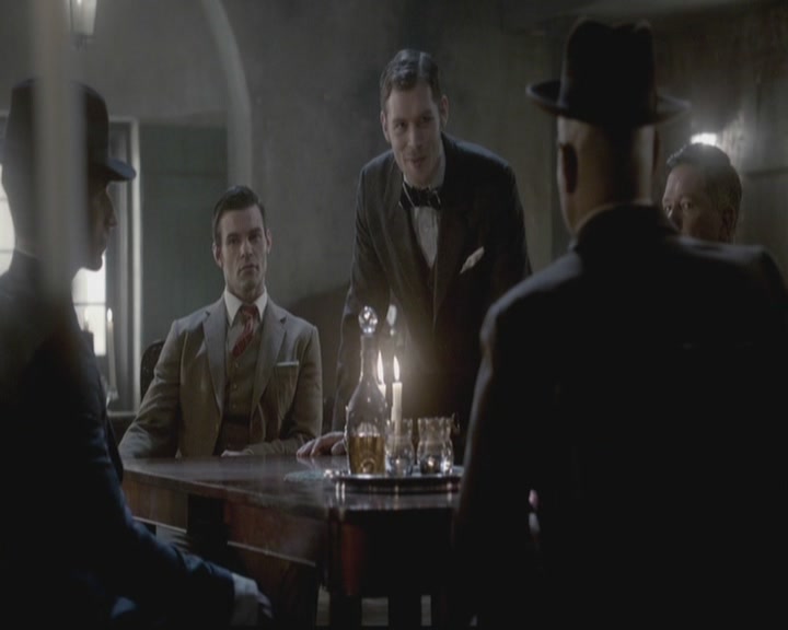 VampireDiariesWorld-dot-org_TheOriginals1x12DanceBackFromTheGrave0225.jpg