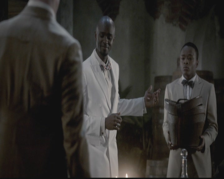 VampireDiariesWorld-dot-org_TheOriginals1x12DanceBackFromTheGrave0303.jpg