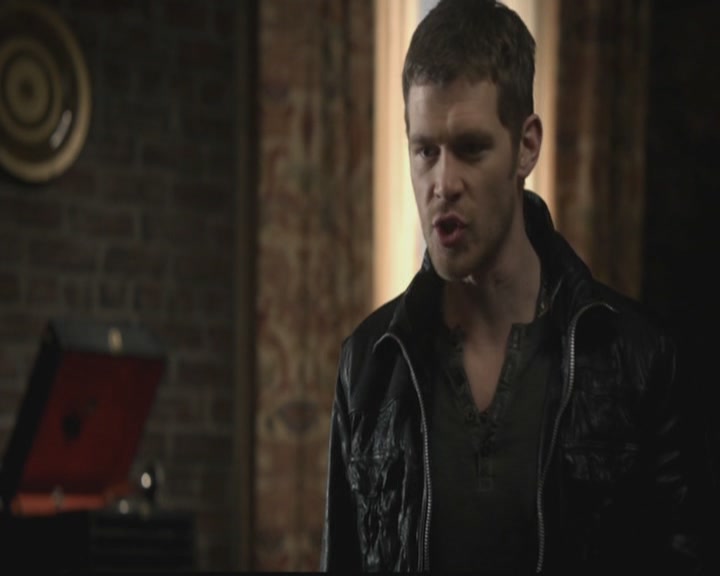 VampireDiariesWorld-dot-org_TheOriginals1x12DanceBackFromTheGrave0529.jpg