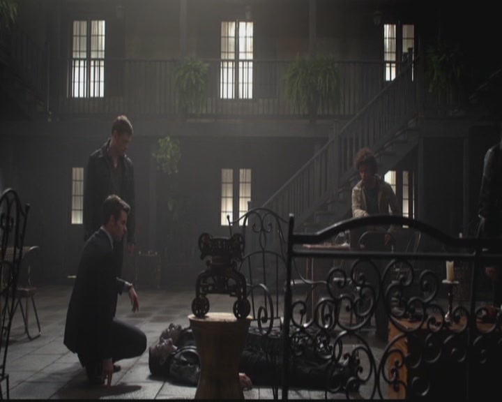 VampireDiariesWorld-dot-org_TheOriginals1x12DanceBackFromTheGrave0657.jpg