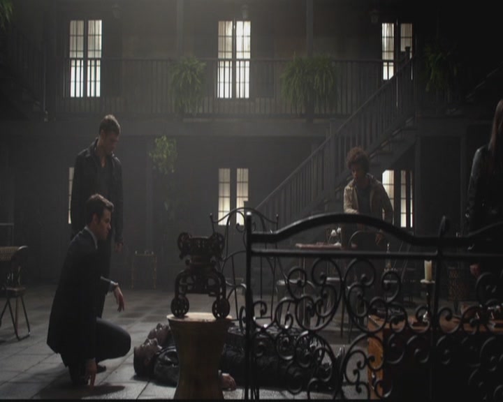 VampireDiariesWorld-dot-org_TheOriginals1x12DanceBackFromTheGrave0658.jpg