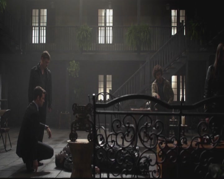 VampireDiariesWorld-dot-org_TheOriginals1x12DanceBackFromTheGrave0659.jpg