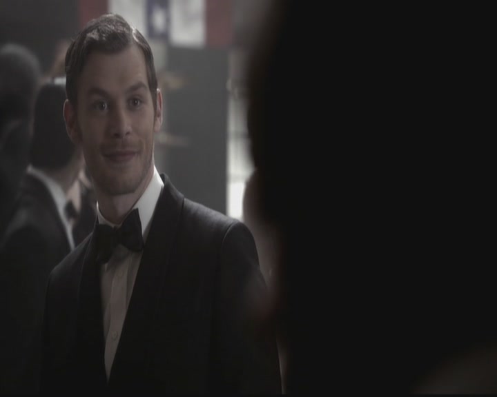 VampireDiariesWorld-dot-org_TheOriginals1x12DanceBackFromTheGrave1060.jpg