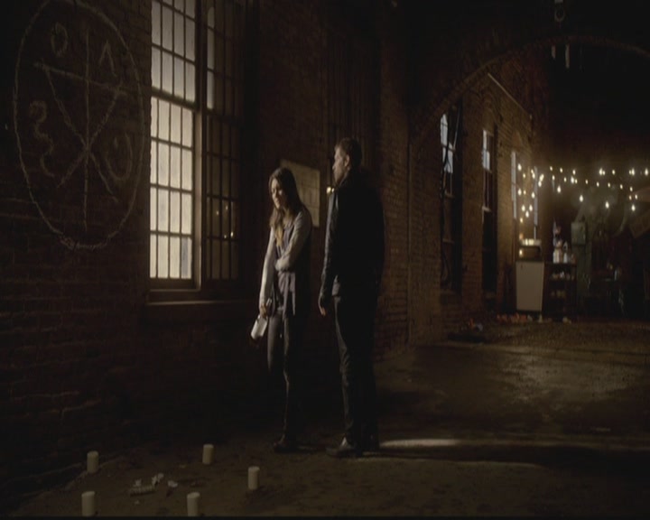 VampireDiariesWorld-dot-org_TheOriginals1x12DanceBackFromTheGrave1520.jpg