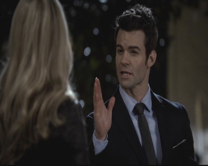 VampireDiariesWorld-dot-org_TheOriginals1x12DanceBackFromTheGrave1823.jpg
