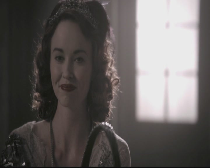 VampireDiariesWorld-dot-org_TheOriginals1x12DanceBackFromTheGrave2000.jpg