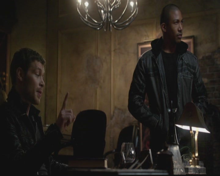 VampireDiariesWorld-dot-org_TheOriginals1x12DanceBackFromTheGrave2182.jpg