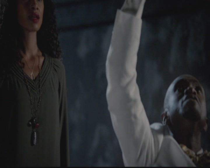 VampireDiariesWorld-dot-org_TheOriginals1x12DanceBackFromTheGrave2268.jpg