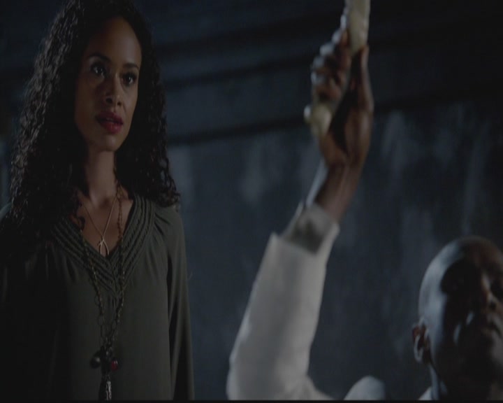 VampireDiariesWorld-dot-org_TheOriginals1x12DanceBackFromTheGrave2269.jpg