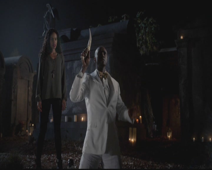 VampireDiariesWorld-dot-org_TheOriginals1x12DanceBackFromTheGrave2270.jpg