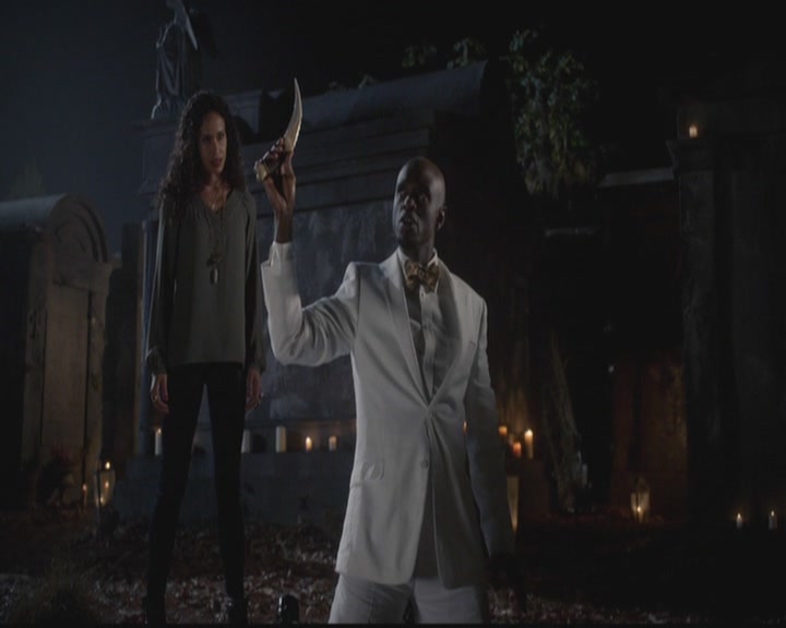 VampireDiariesWorld-dot-org_TheOriginals1x12DanceBackFromTheGrave2273.jpg