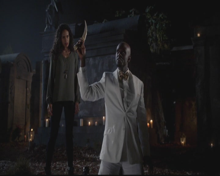 VampireDiariesWorld-dot-org_TheOriginals1x12DanceBackFromTheGrave2274.jpg