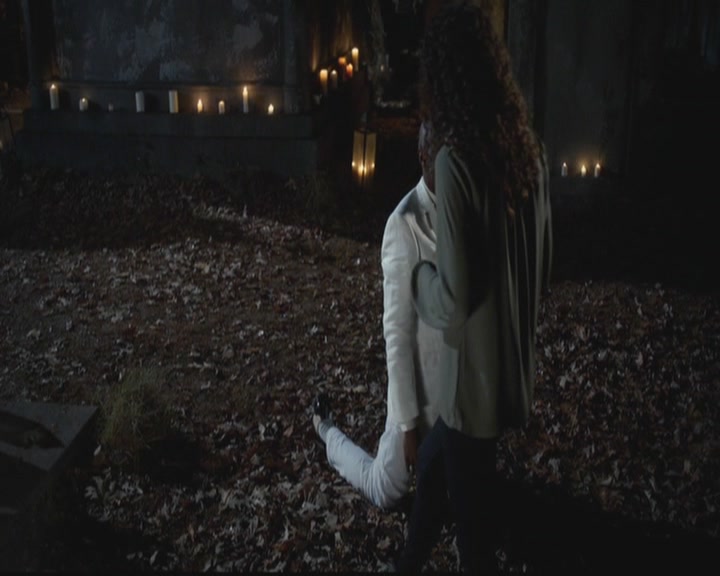 VampireDiariesWorld-dot-org_TheOriginals1x12DanceBackFromTheGrave2300.jpg