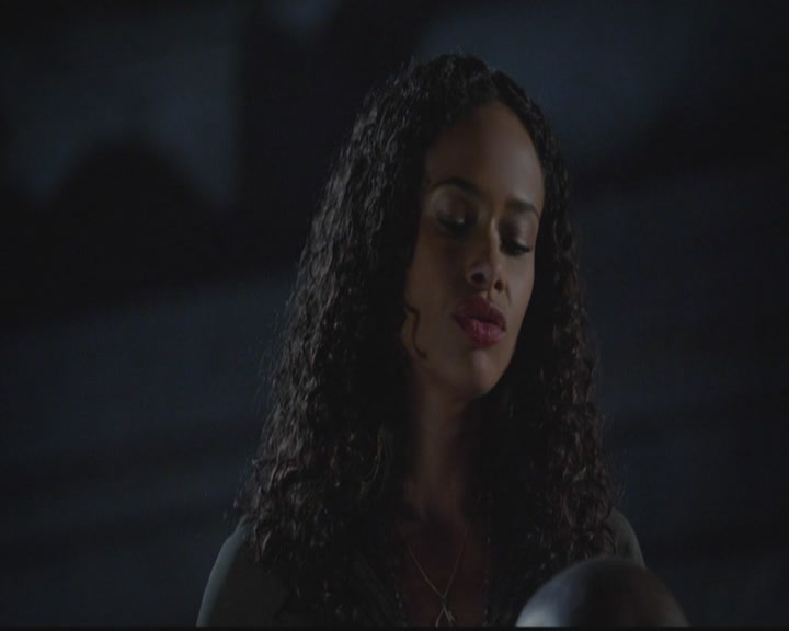 VampireDiariesWorld-dot-org_TheOriginals1x12DanceBackFromTheGrave2304.jpg