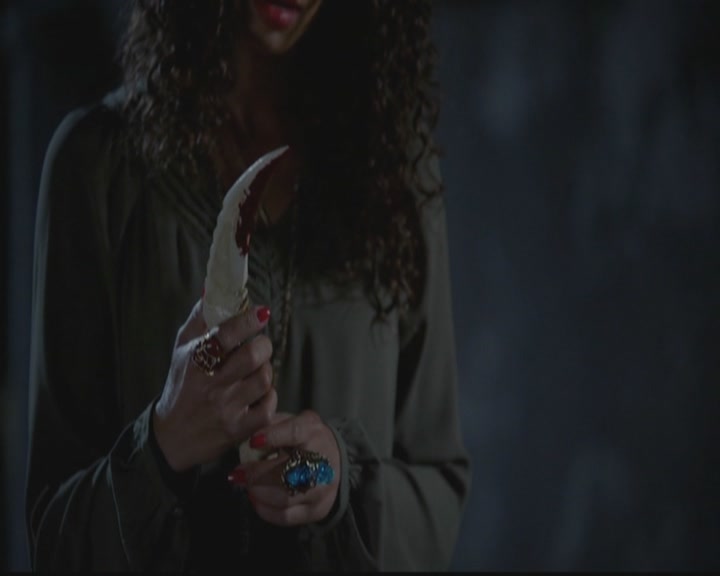 VampireDiariesWorld-dot-org_TheOriginals1x12DanceBackFromTheGrave2318.jpg