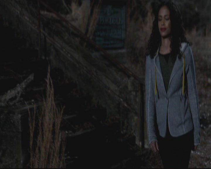 VampireDiariesWorld-dot-org_TheOriginals1x4LongWayBackFromHell2100.jpg