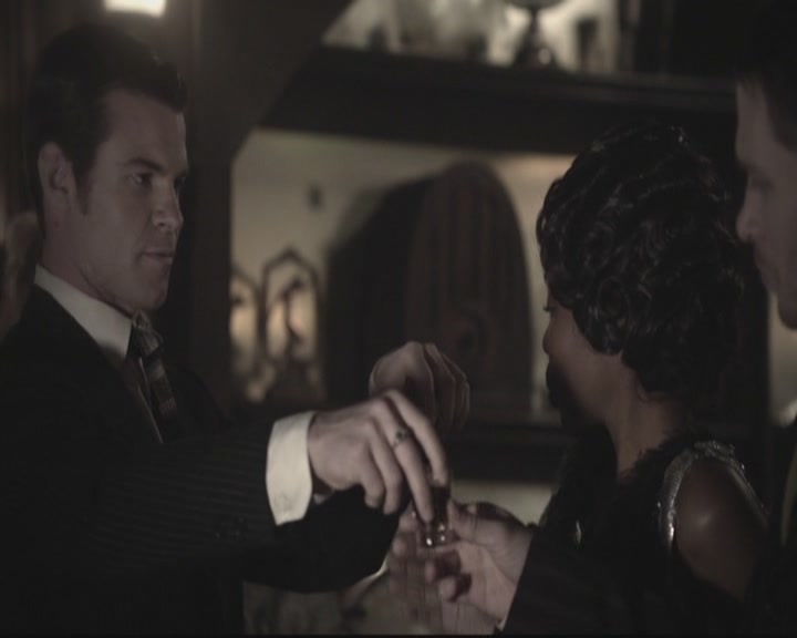VampireDiariesWorld-dot-org_TheOriginals1x15LeGrandGuignol0075.jpg
