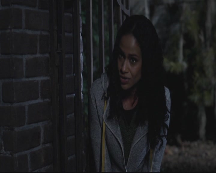 VampireDiariesWorld-dot-org_TheOriginals1x15LeGrandGuignol1973.jpg