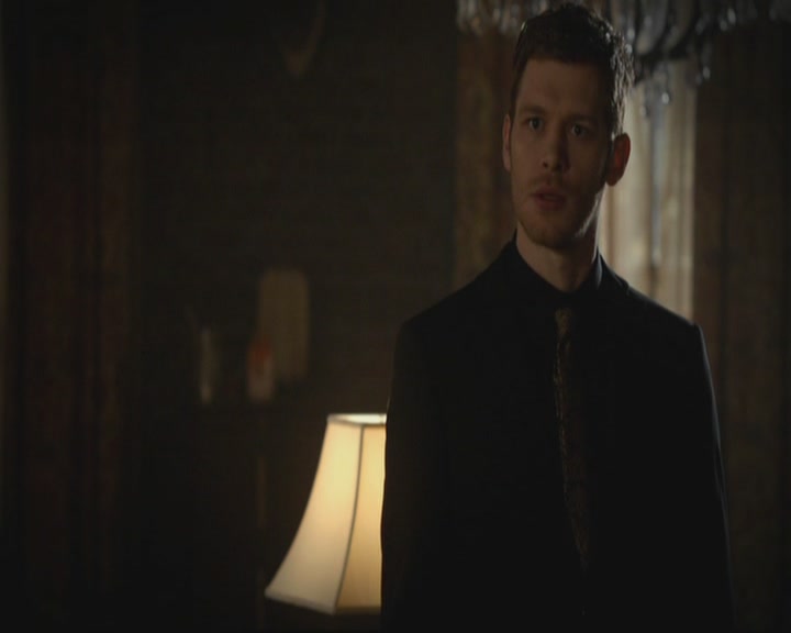 VampireDiariesWorld-dot-org_TheOriginals1x17MoonOverBourbonStreet1311.jpg