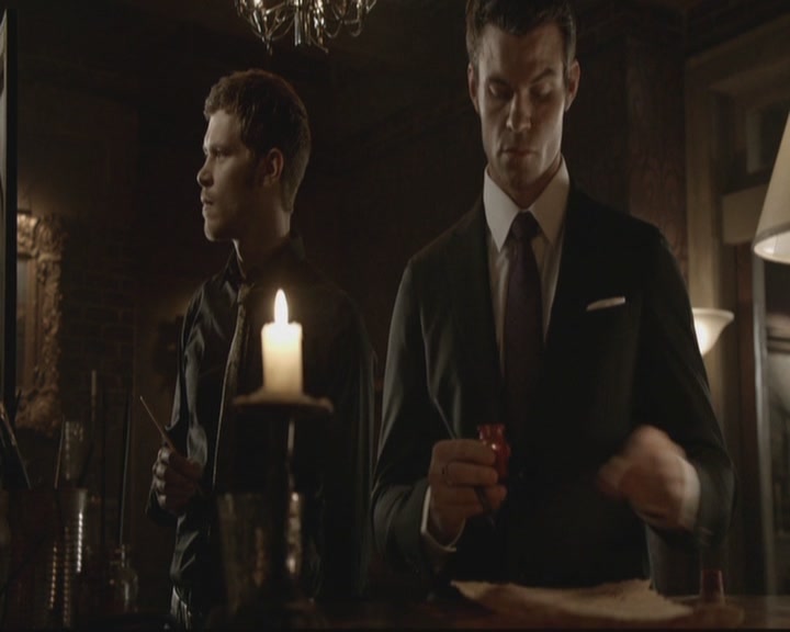 VampireDiariesWorld-dot-org_TheOriginals1x17MoonOverBourbonStreet2268.jpg