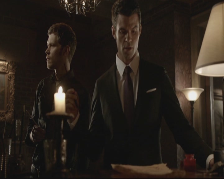VampireDiariesWorld-dot-org_TheOriginals1x17MoonOverBourbonStreet2274.jpg