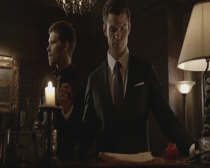 VampireDiariesWorld-dot-org_TheOriginals1x17MoonOverBourbonStreet2276.jpg