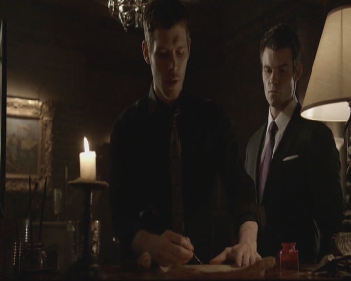 VampireDiariesWorld-dot-org_TheOriginals1x17MoonOverBourbonStreet2295.jpg