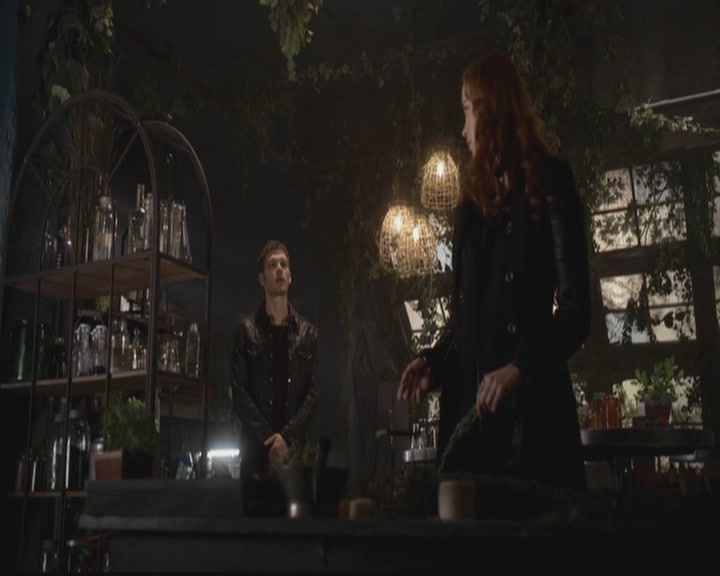 VampireDiariesWorld-dot-org_TheOriginals1x18TheBigUneasy0924.jpg
