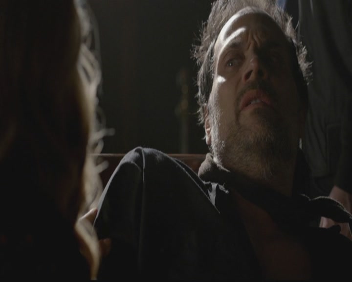 VampireDiariesWorld-dot-org_TheOriginals1x19AnUnblinkingDeath0824.jpg