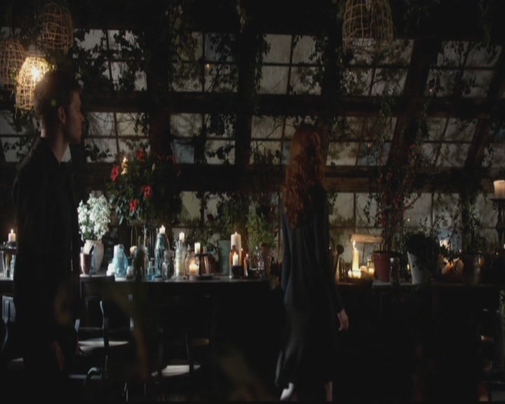 VampireDiariesWorld-dot-org_TheOriginals1x19AnUnblinkingDeath1947.jpg