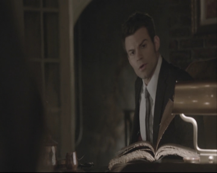 VampireDiariesWorld-dot-org_TheOriginals1x21TheBattleOfNewOrleans-deletedscene0051.jpg