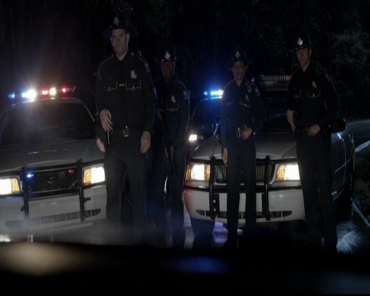 VampireDiariesWorld-dot-org_TheOriginals1x21TheBattleOfNewOrleans0084.jpg