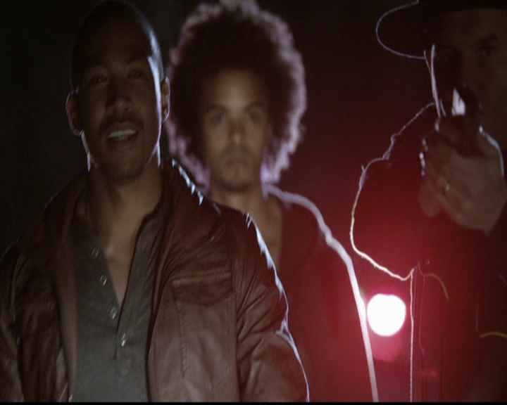 VampireDiariesWorld-dot-org_TheOriginals1x21TheBattleOfNewOrleans0100.jpg
