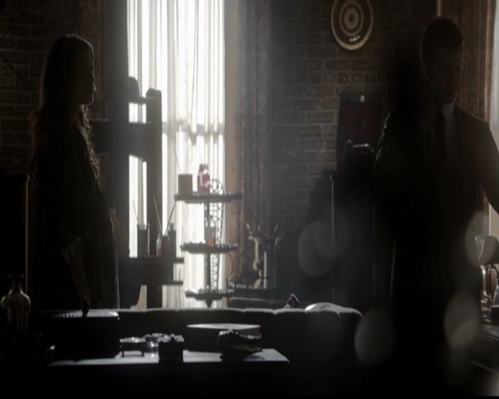 VampireDiariesWorld-dot-org_TheOriginals1x21TheBattleOfNewOrleans0510.jpg
