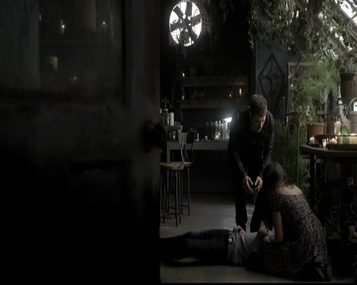 VampireDiariesWorld-dot-org_TheOriginals1x21TheBattleOfNewOrleans0604.jpg