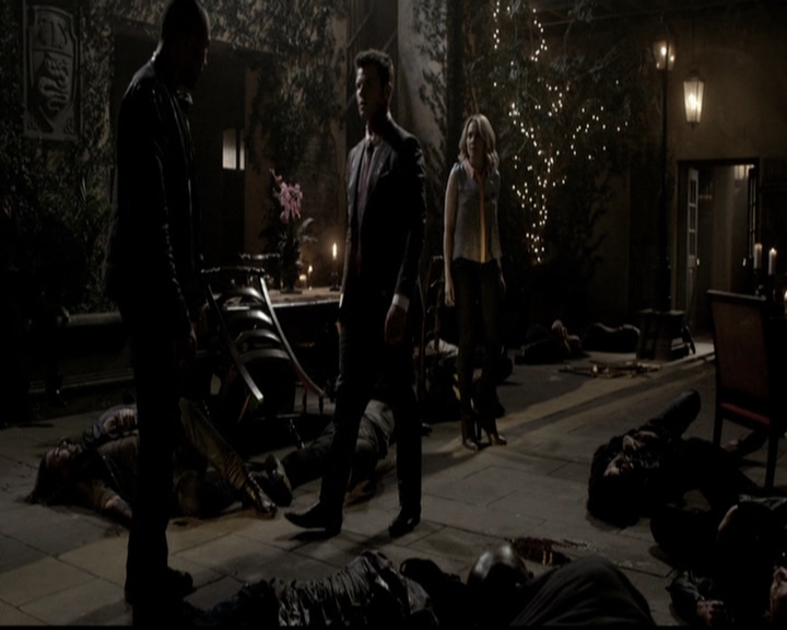 VampireDiariesWorld-dot-org_TheOriginals1x21TheBattleOfNewOrleans2233.jpg