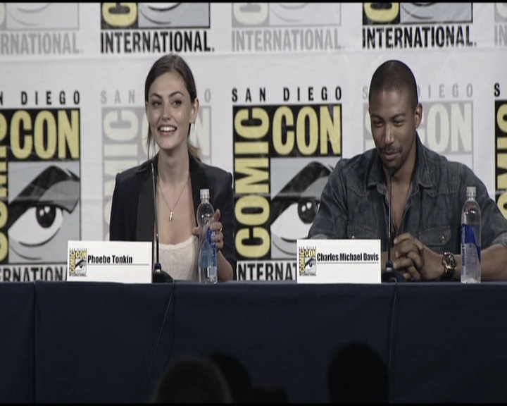 VampireDiariesWorld-dot-org_TheOriginalsS1-2013ComicConPanel0580.jpg