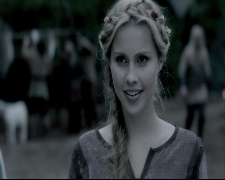 VampireDiariesWorld-dot-org_TheOriginalsS1-TheOriginalVampires-ABiteSizesStory0020.jpg