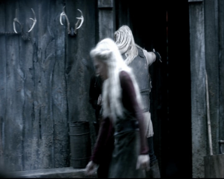 VampireDiariesWorld-dot-org_TheOriginalsS1-TheOriginalVampires-ABiteSizesStory0059.jpg