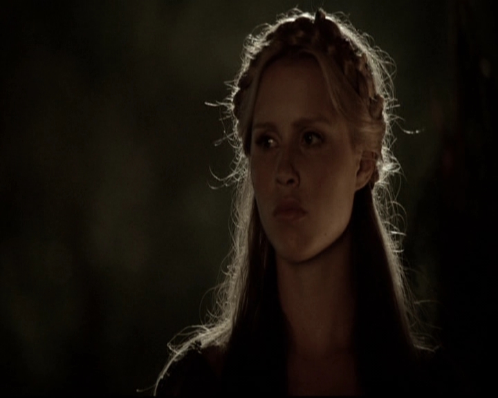 VampireDiariesWorld-dot-org_TheOriginalsS1-TheOriginalVampires-ABiteSizesStory0068.jpg