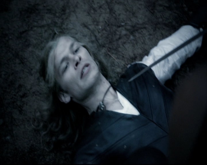 VampireDiariesWorld-dot-org_TheOriginalsS1-TheOriginalVampires-ABiteSizesStory0100.jpg