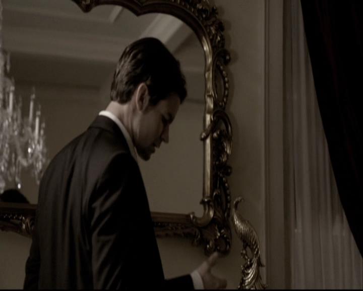 VampireDiariesWorld-dot-org_TheOriginalsS1-TheOriginalVampires-ABiteSizesStory0101.jpg