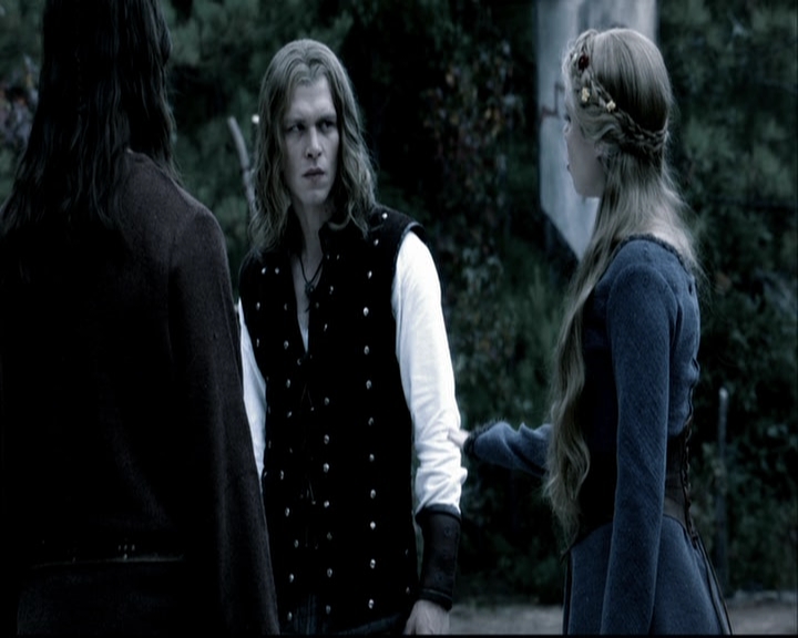 VampireDiariesWorld-dot-org_TheOriginalsS1-TheOriginalVampires-ABiteSizesStory0118.jpg