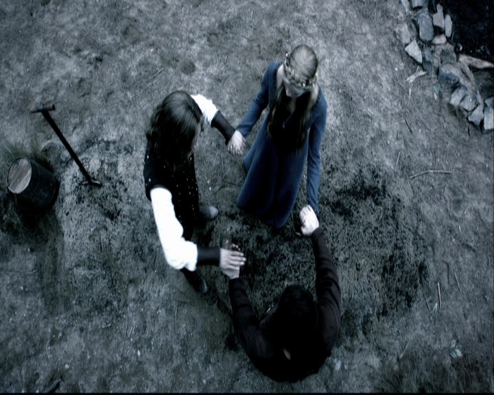 VampireDiariesWorld-dot-org_TheOriginalsS1-TheOriginalVampires-ABiteSizesStory0120.jpg